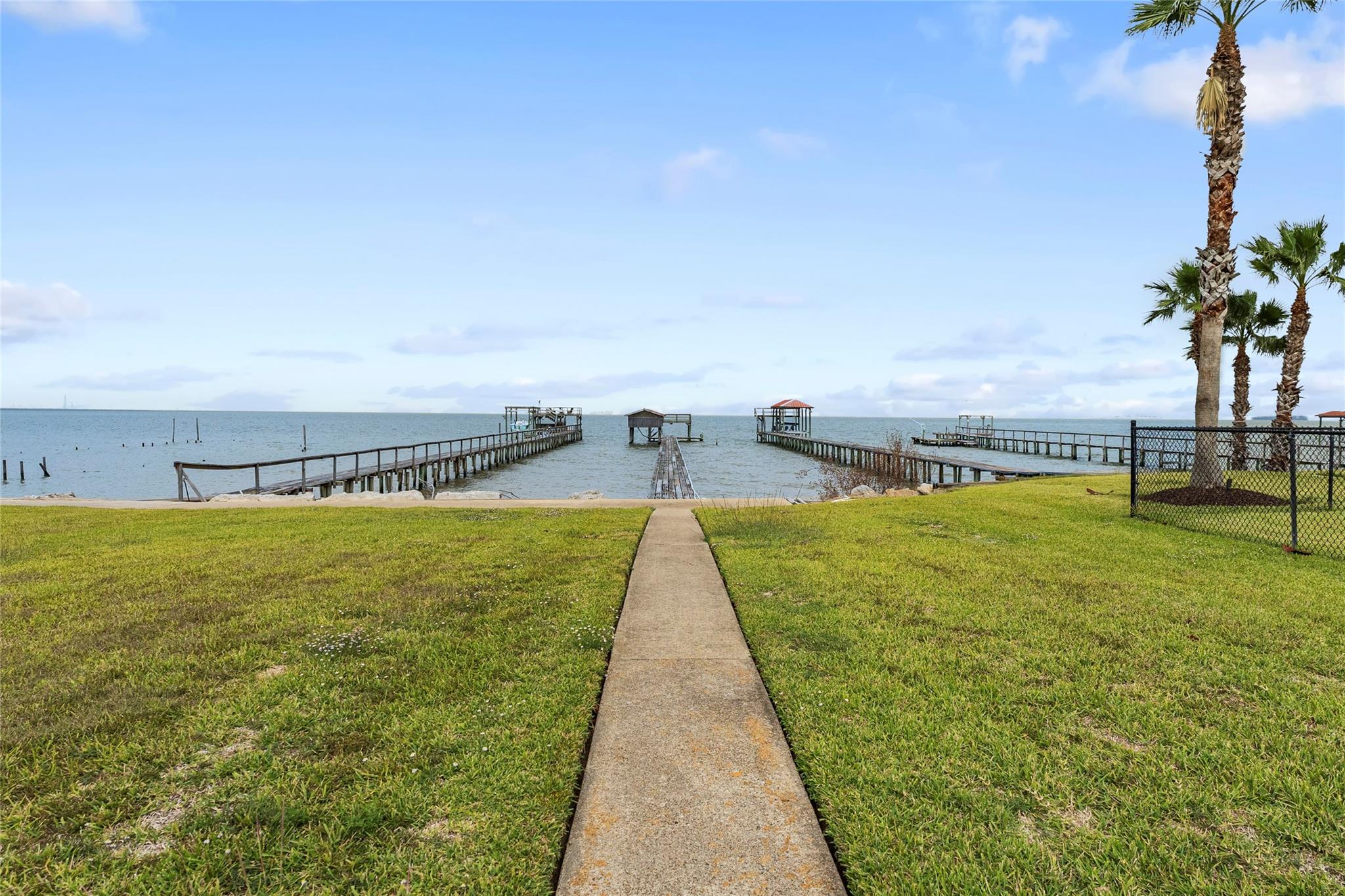 2576 Cliff Drive