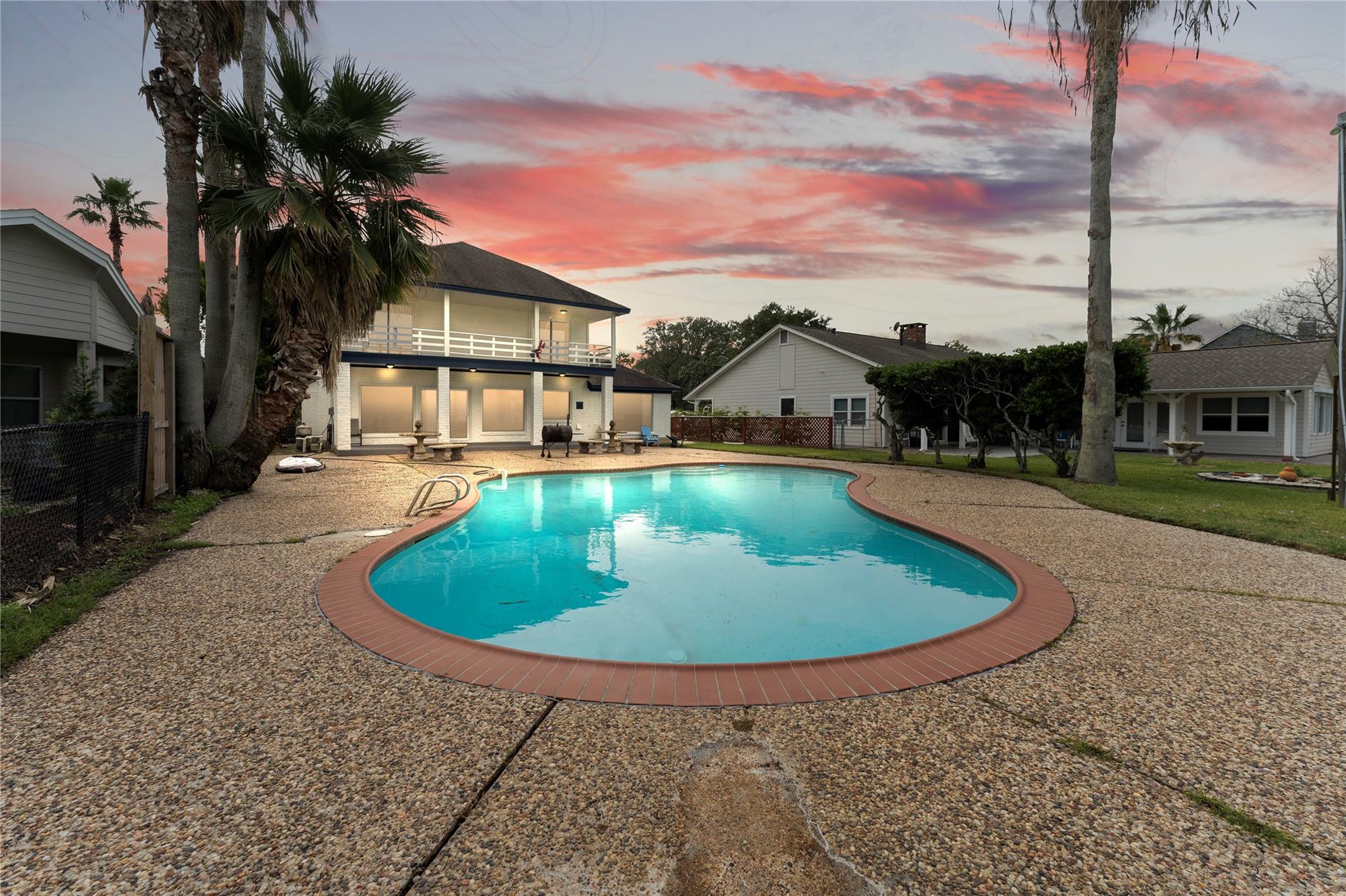 2576 Cliff Drive
