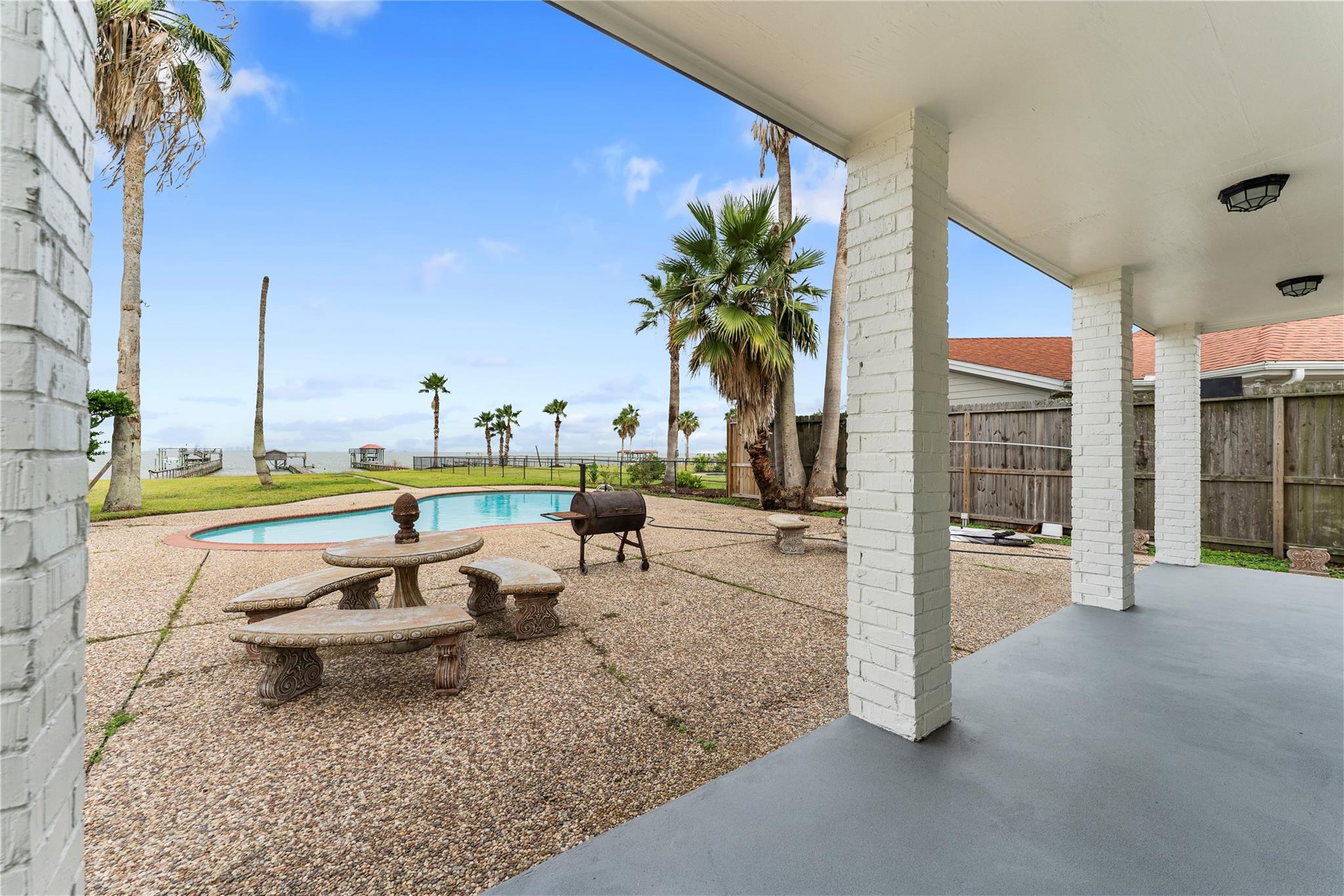 2576 Cliff Drive