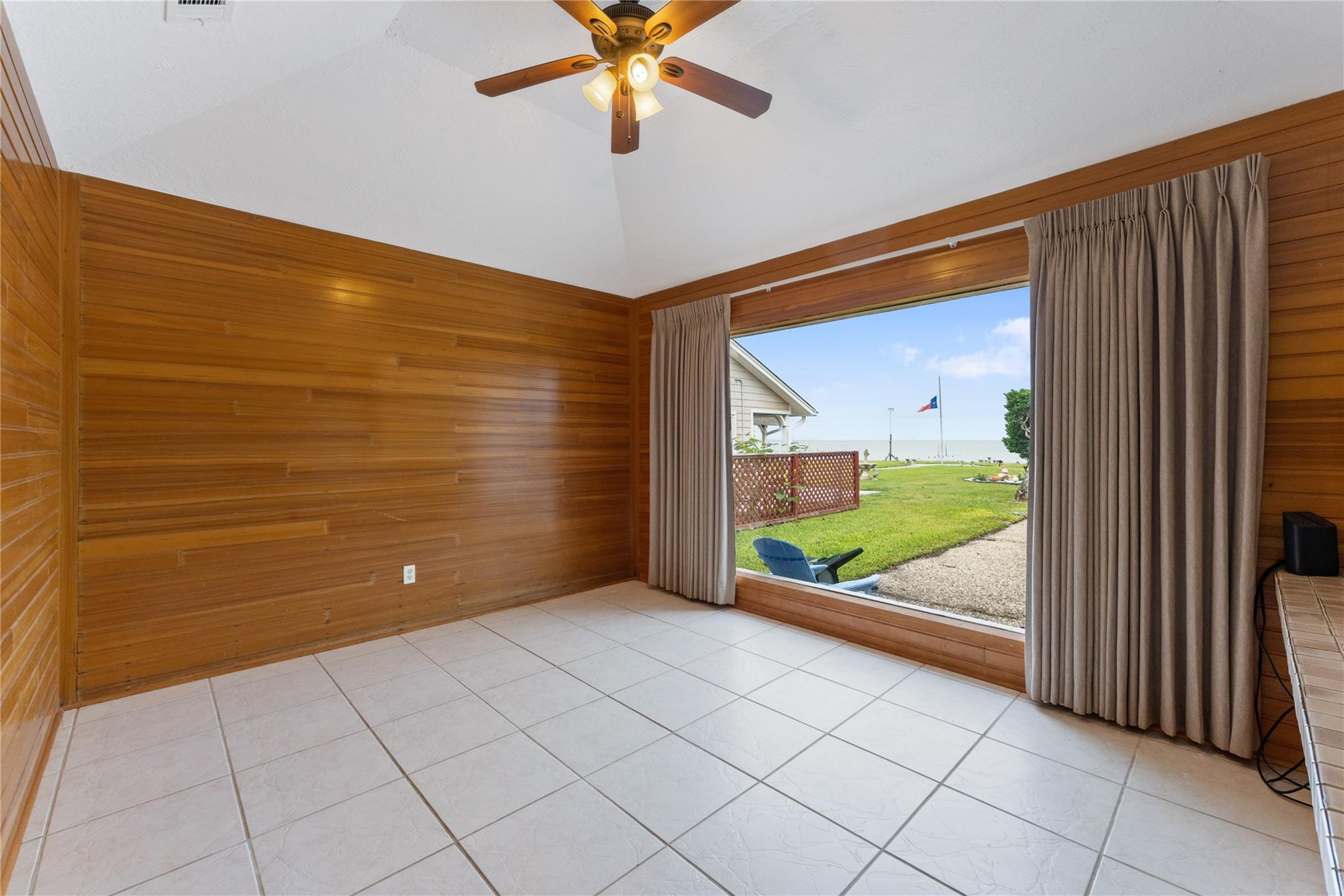 2576 Cliff Drive