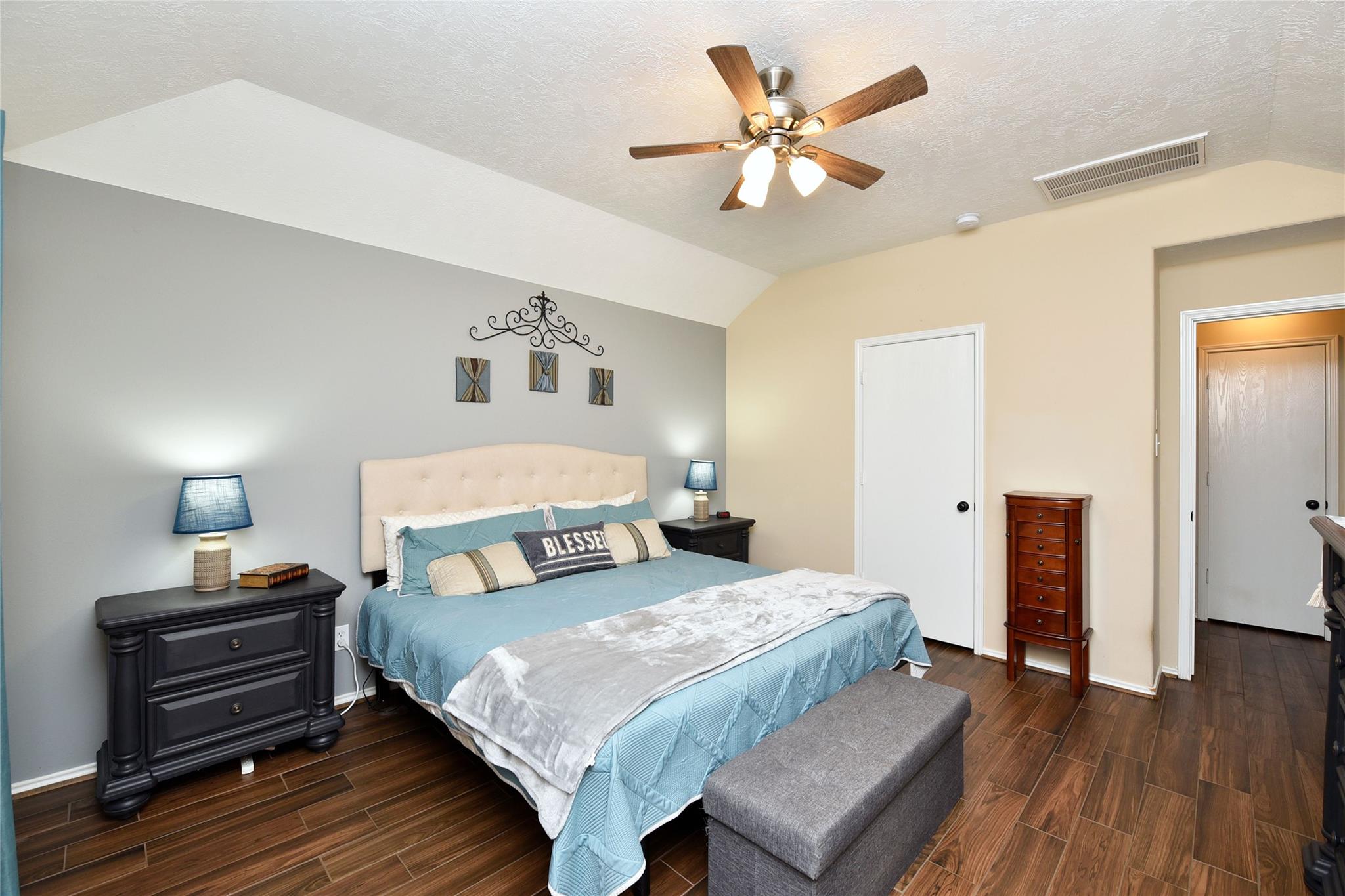 26 S Vesper Bend Circle