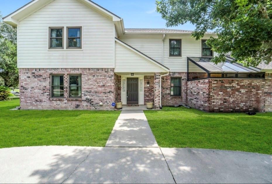 3011 Willow Oak Lane