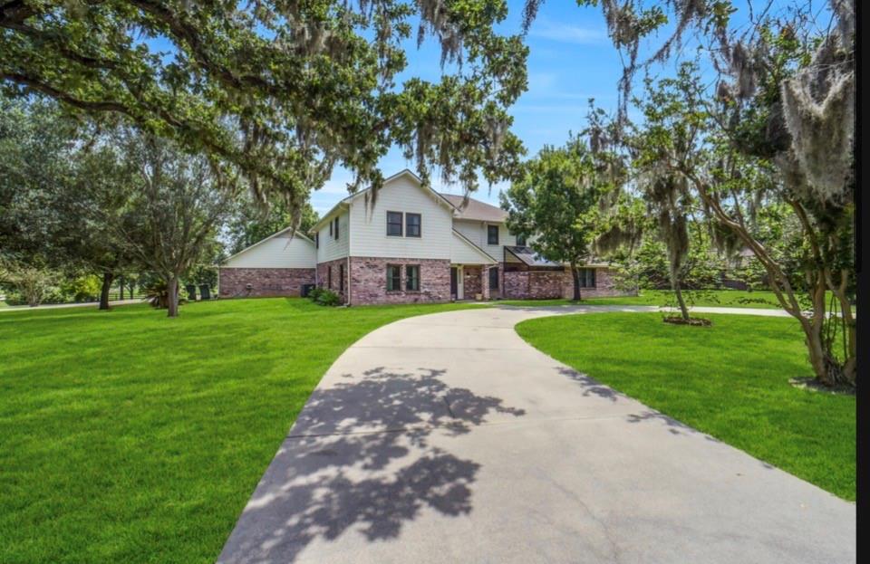 3011 Willow Oak Lane