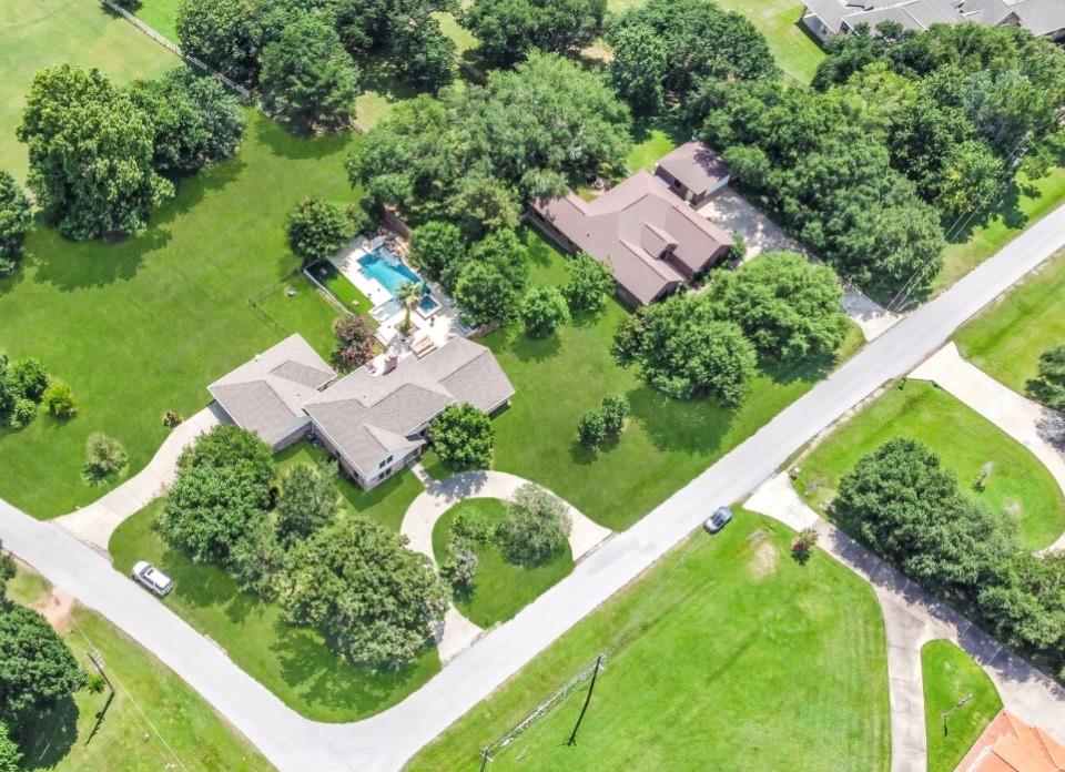 3011 Willow Oak Lane