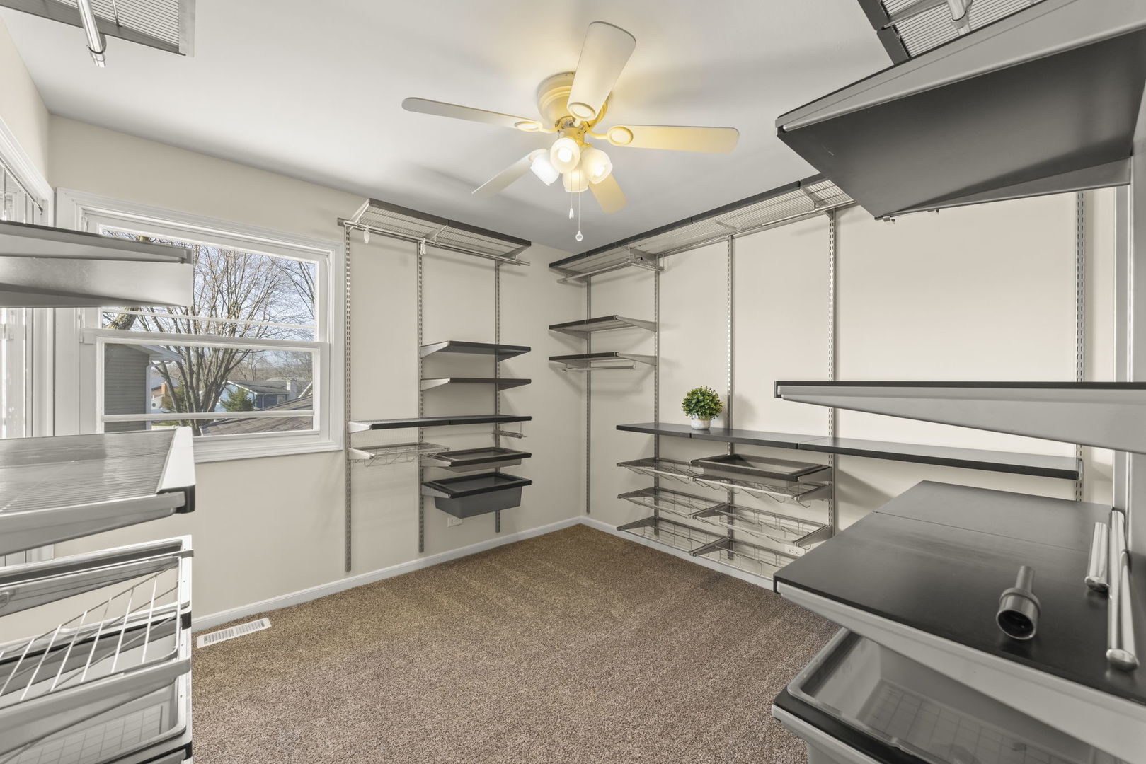 23W310 Saint James Court