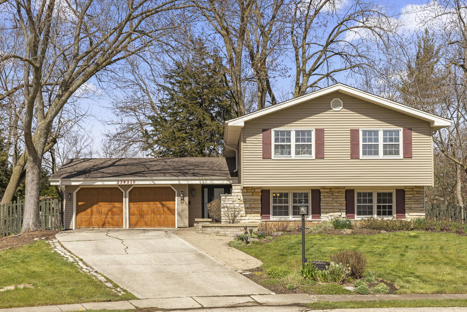 23W310 Saint James Court