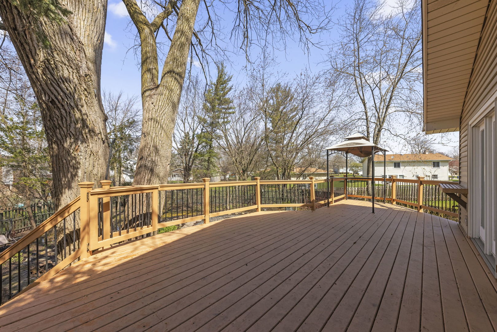 23W310 Saint James Court