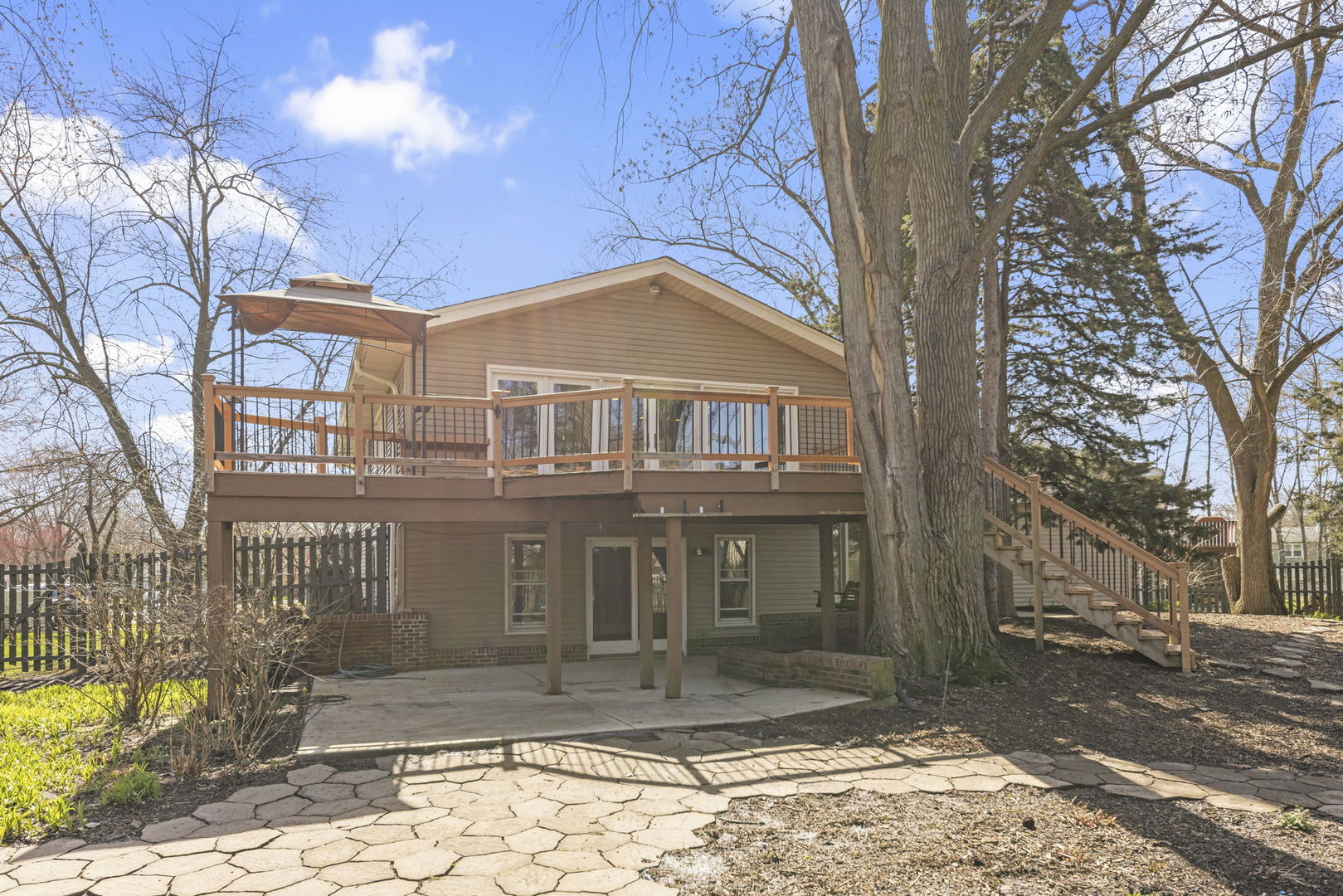 23W310 Saint James Court