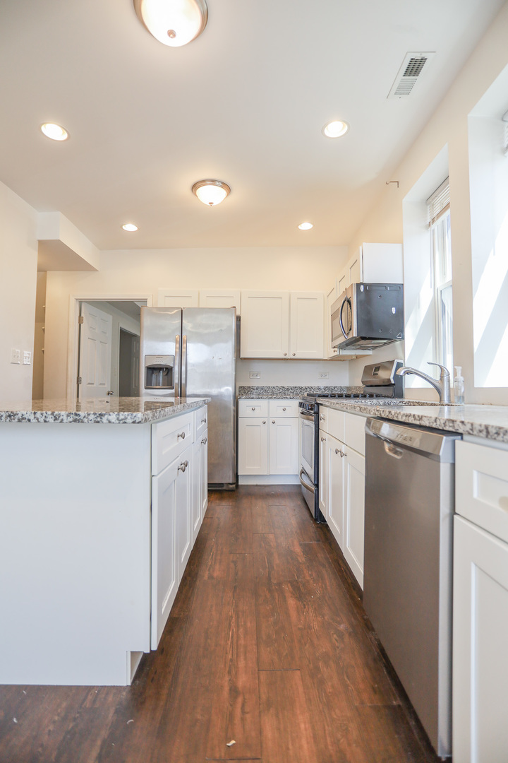 1654 W Cortland Street Unit: 1F