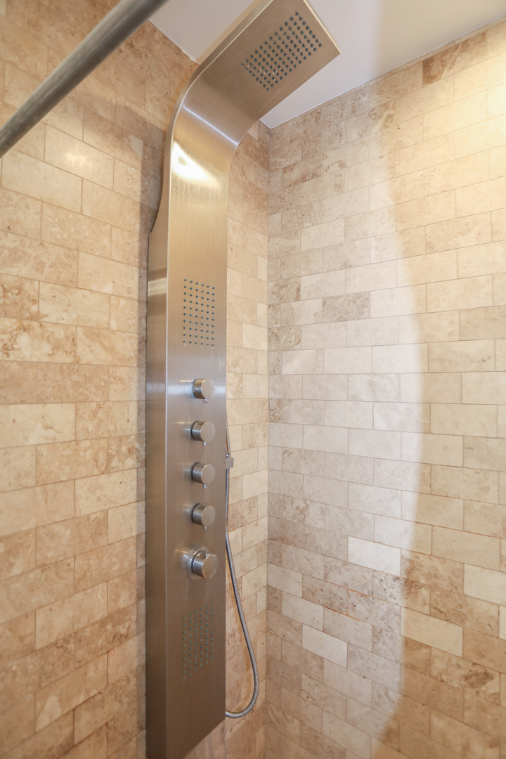 1654 W Cortland Street Unit: 1F