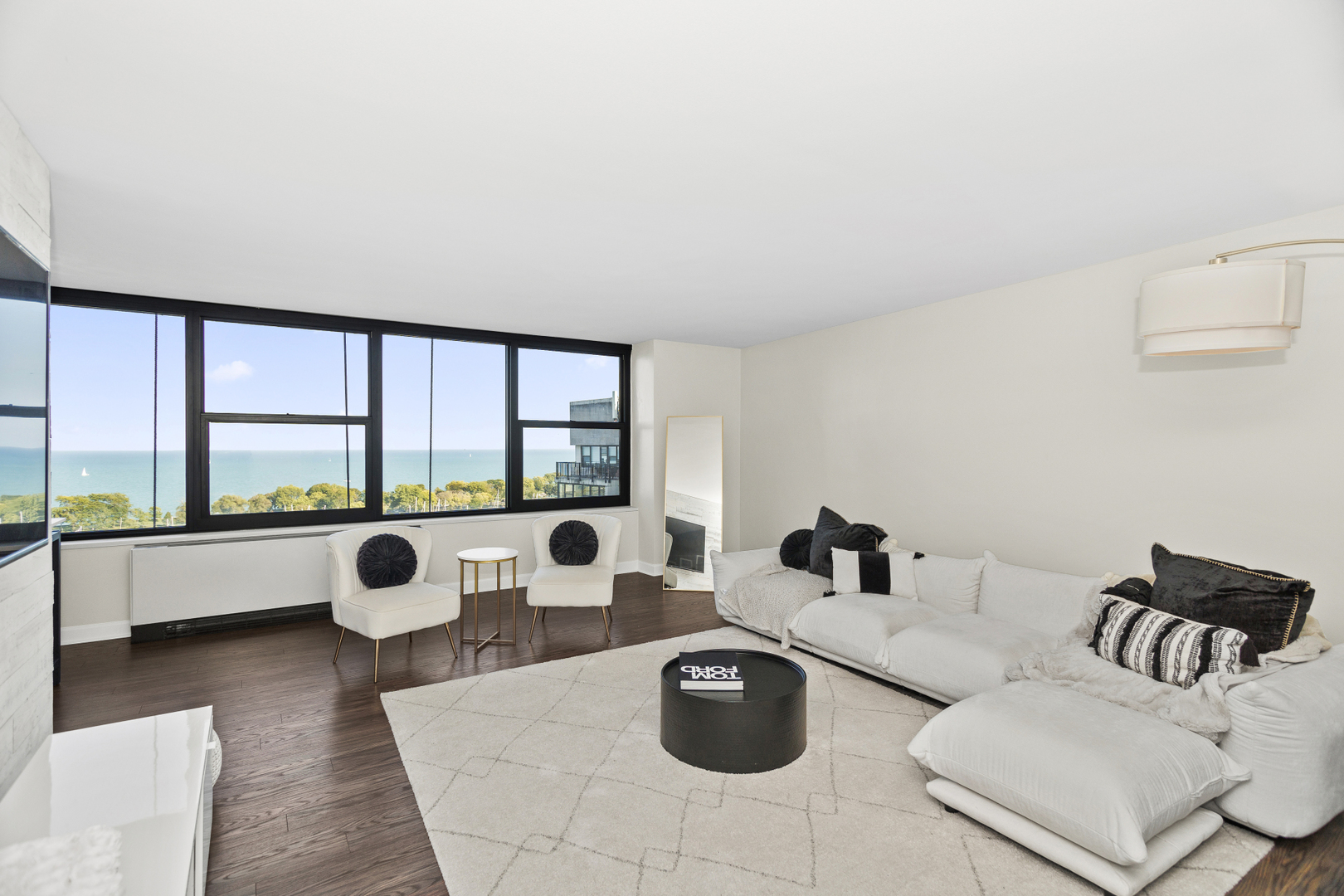 3430 N Lake Shore Drive Unit: 17P