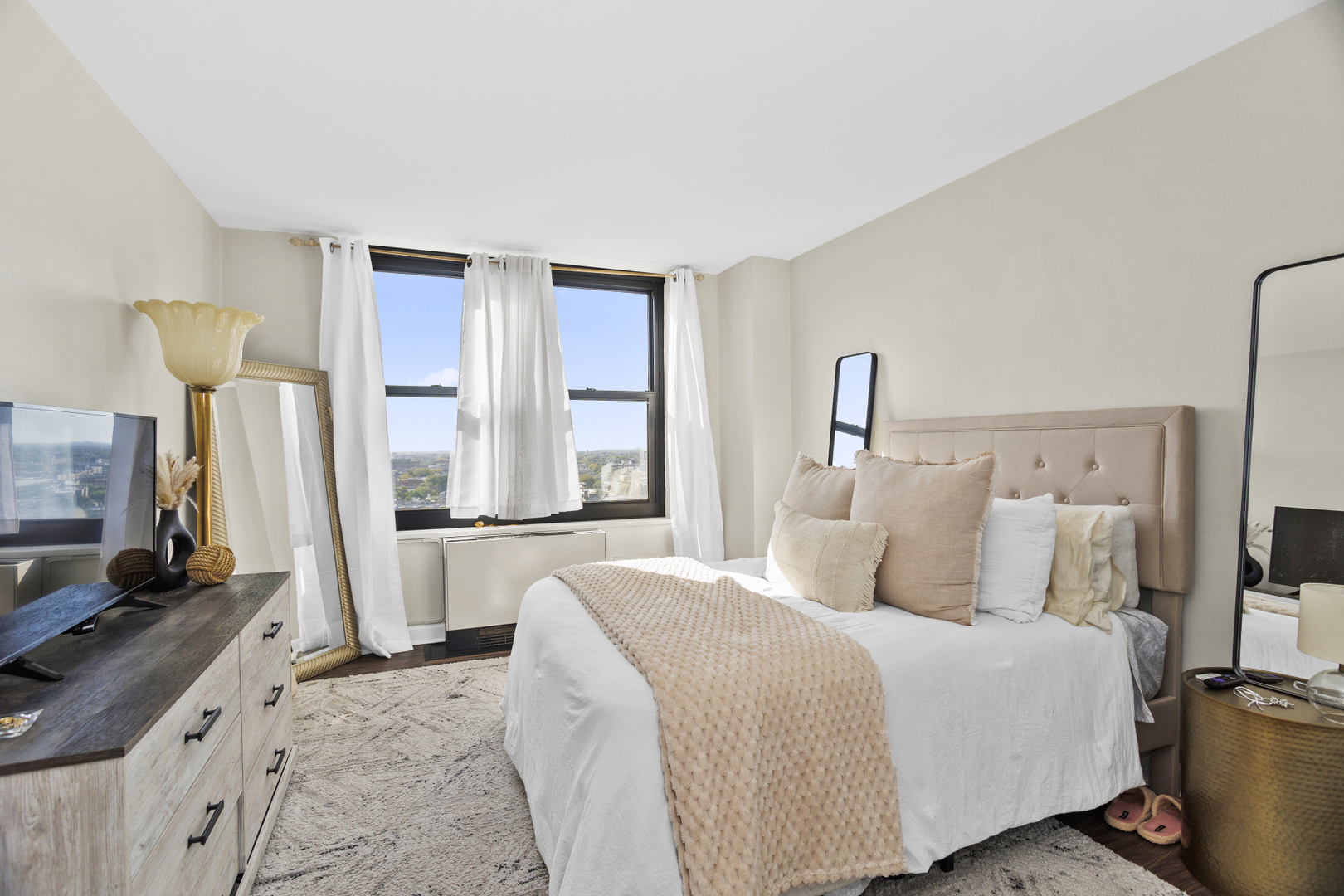 3430 N Lake Shore Drive Unit: 17P