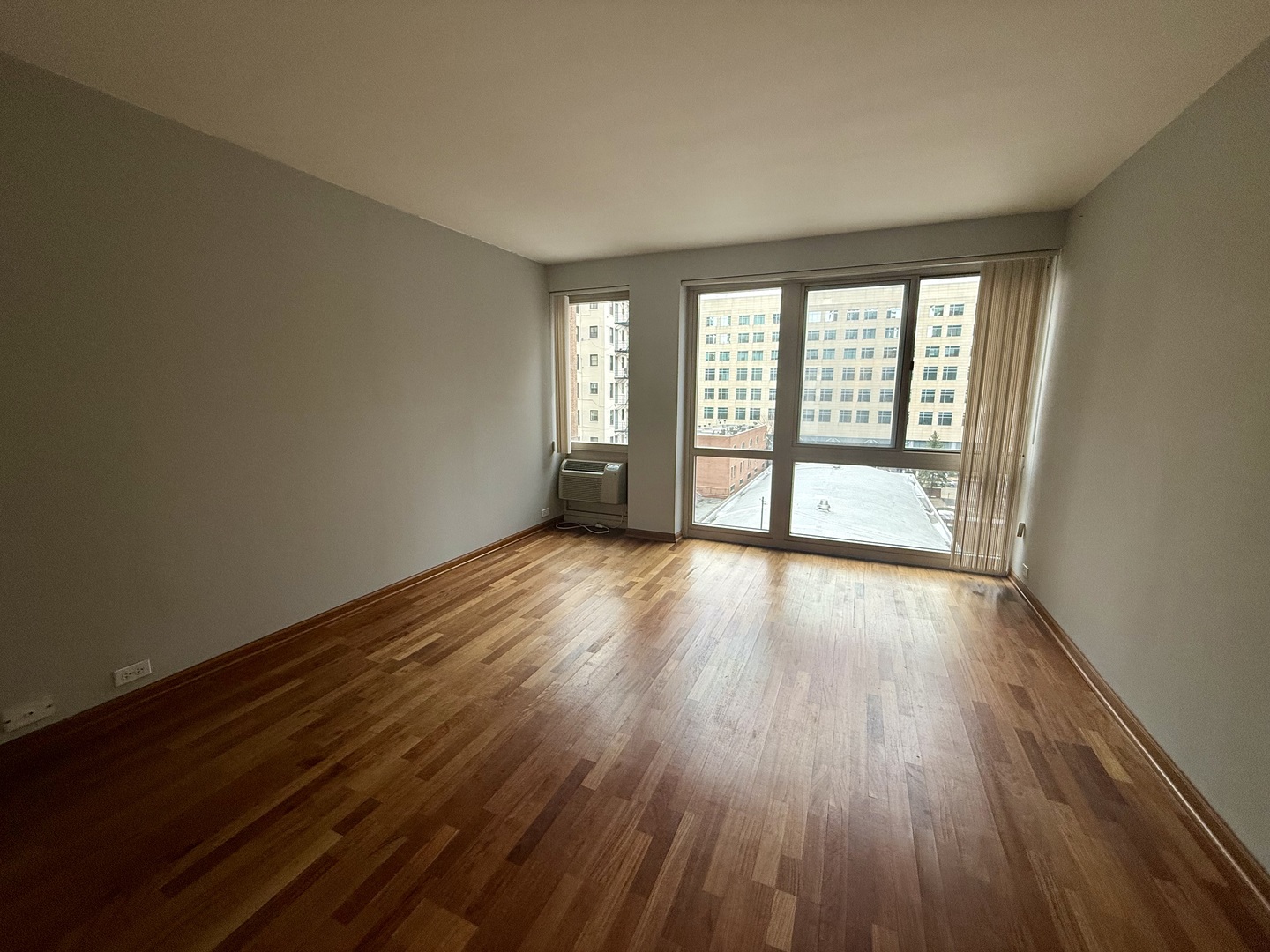 2933 N Sheridan Road Unit: 712