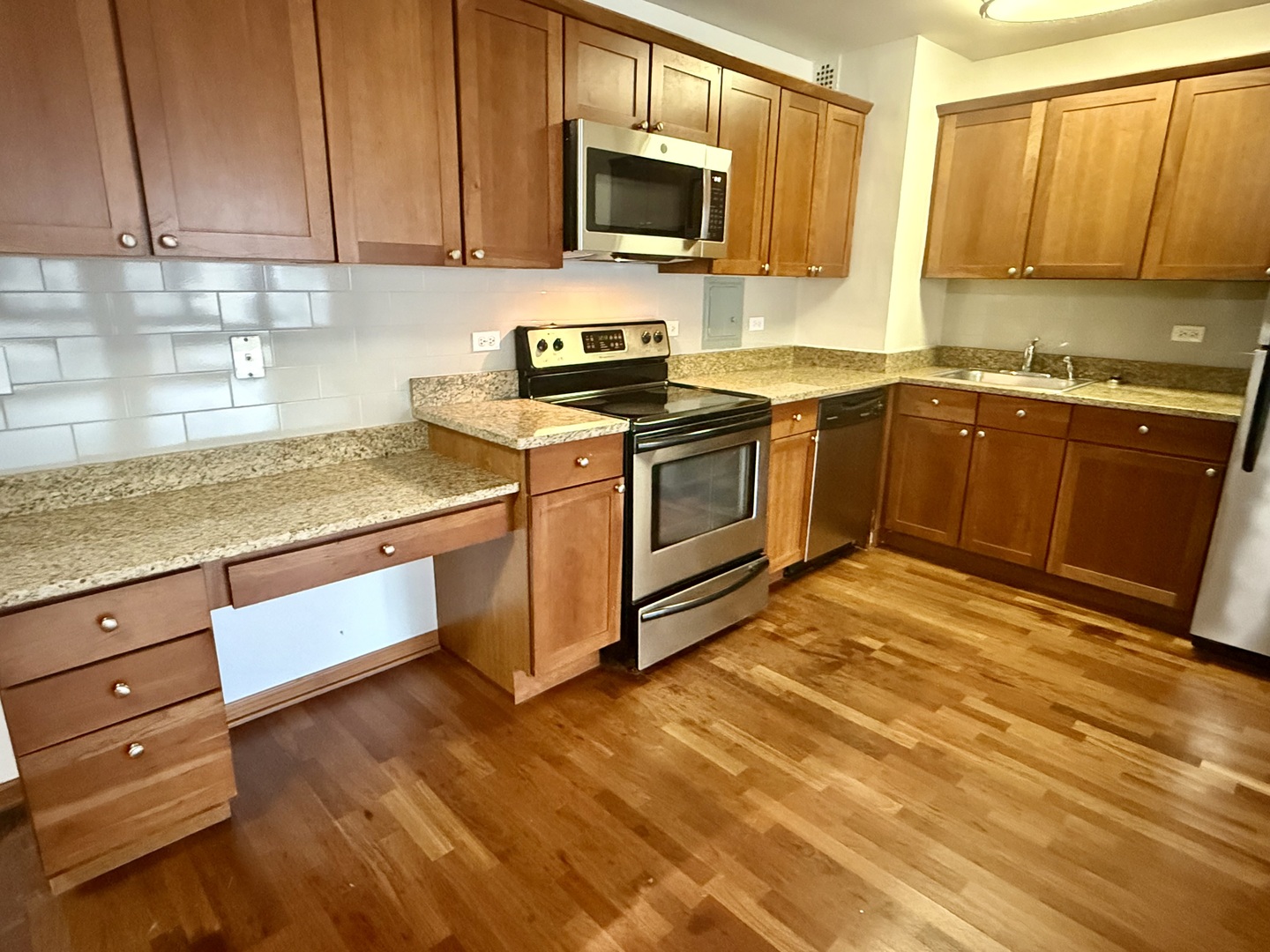 2933 N Sheridan Road Unit: 712