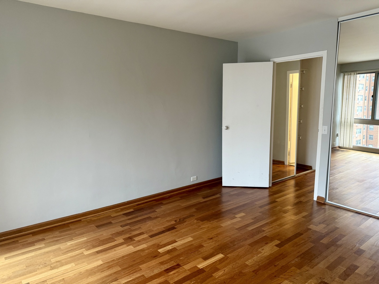 2933 N Sheridan Road Unit: 712