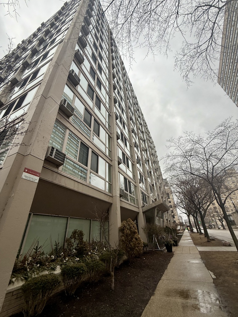 2933 N Sheridan Road Unit: 712