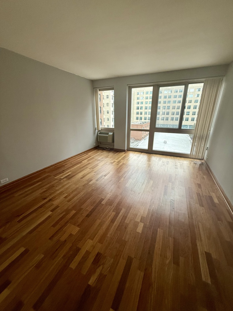 2933 N Sheridan Road Unit: 712