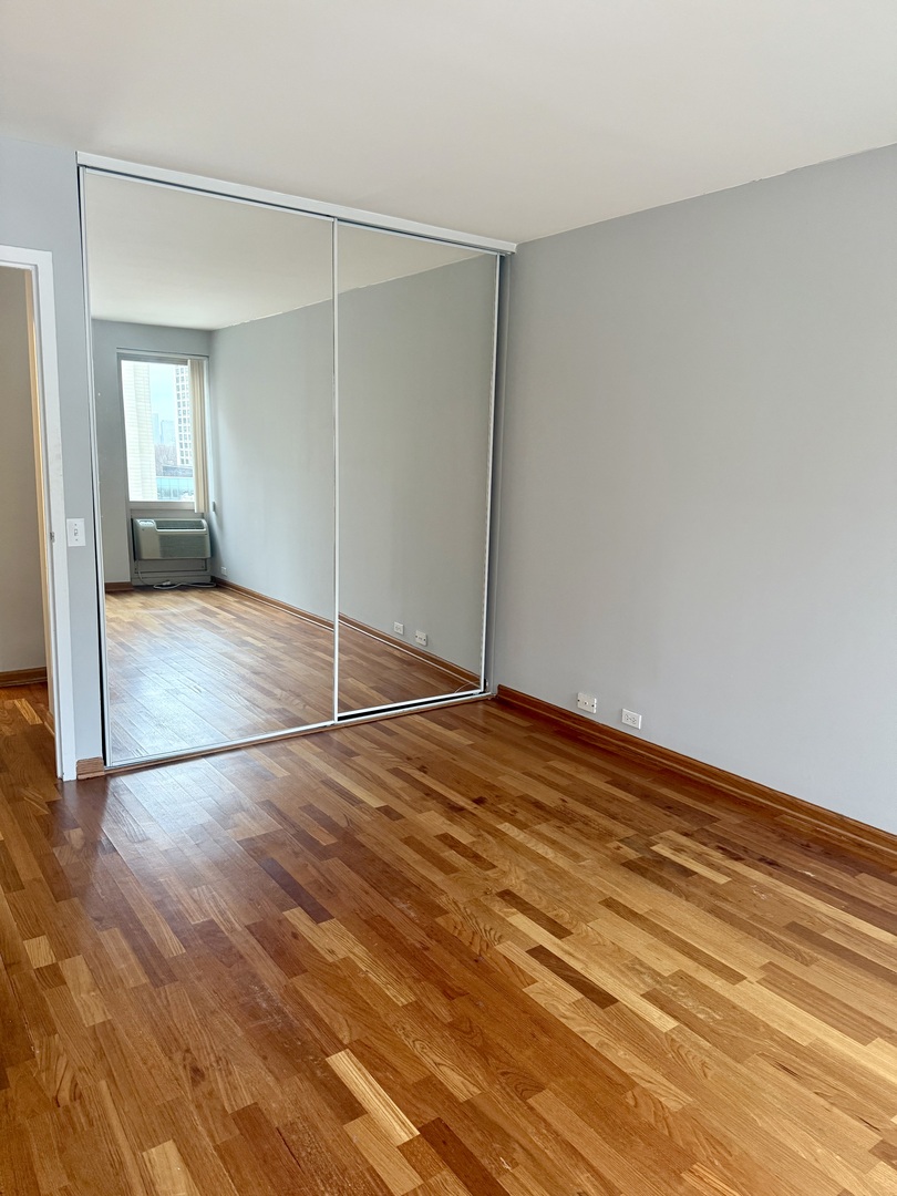 2933 N Sheridan Road Unit: 712