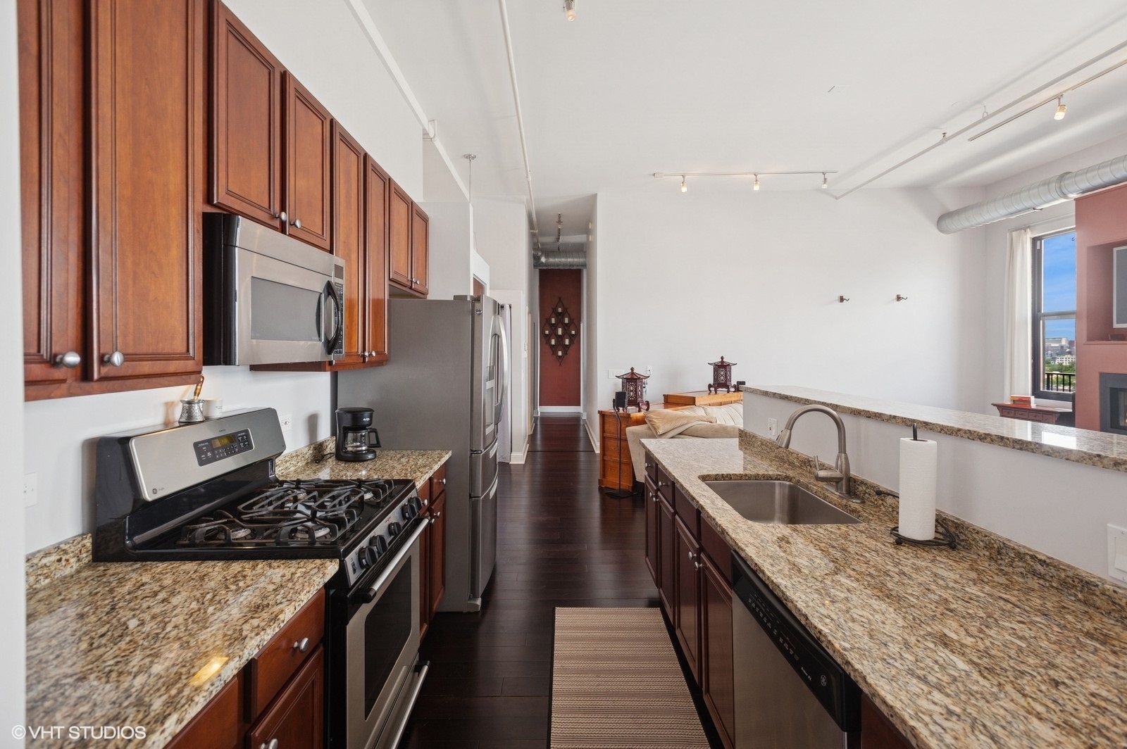1524 S SANGAMON Street Unit: 802