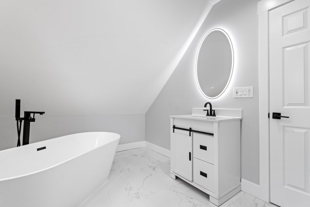 7049 S Harper Avenue