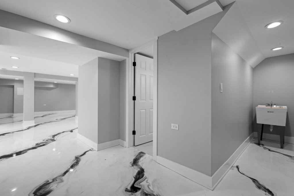 7049 S Harper Avenue