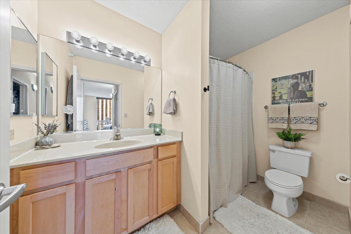 222 N Columbus Drive Unit: 1502