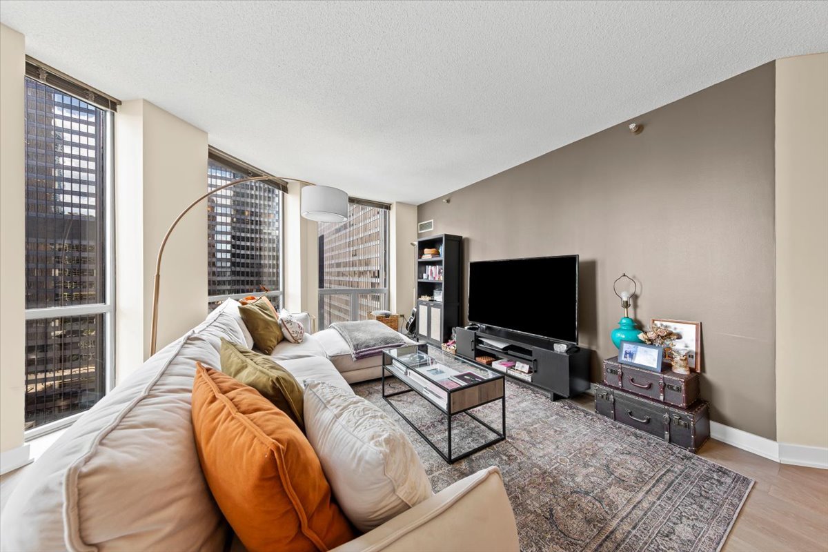 222 N Columbus Drive Unit: 1502