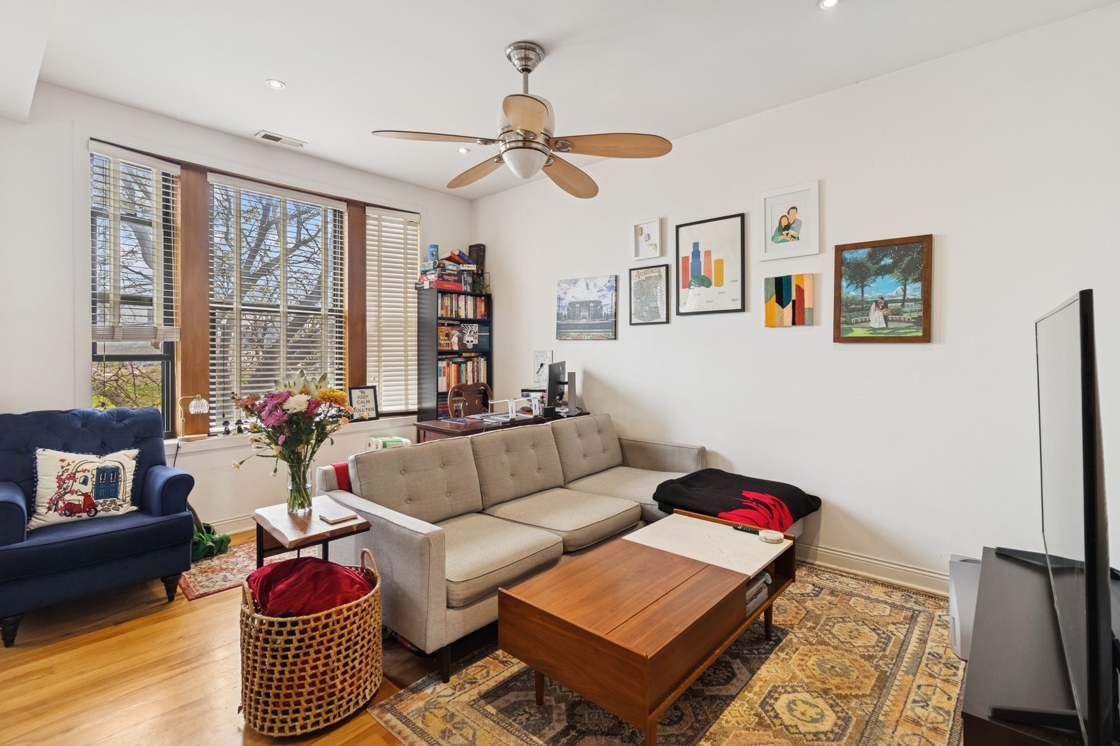 1532 N GREENVIEW Avenue