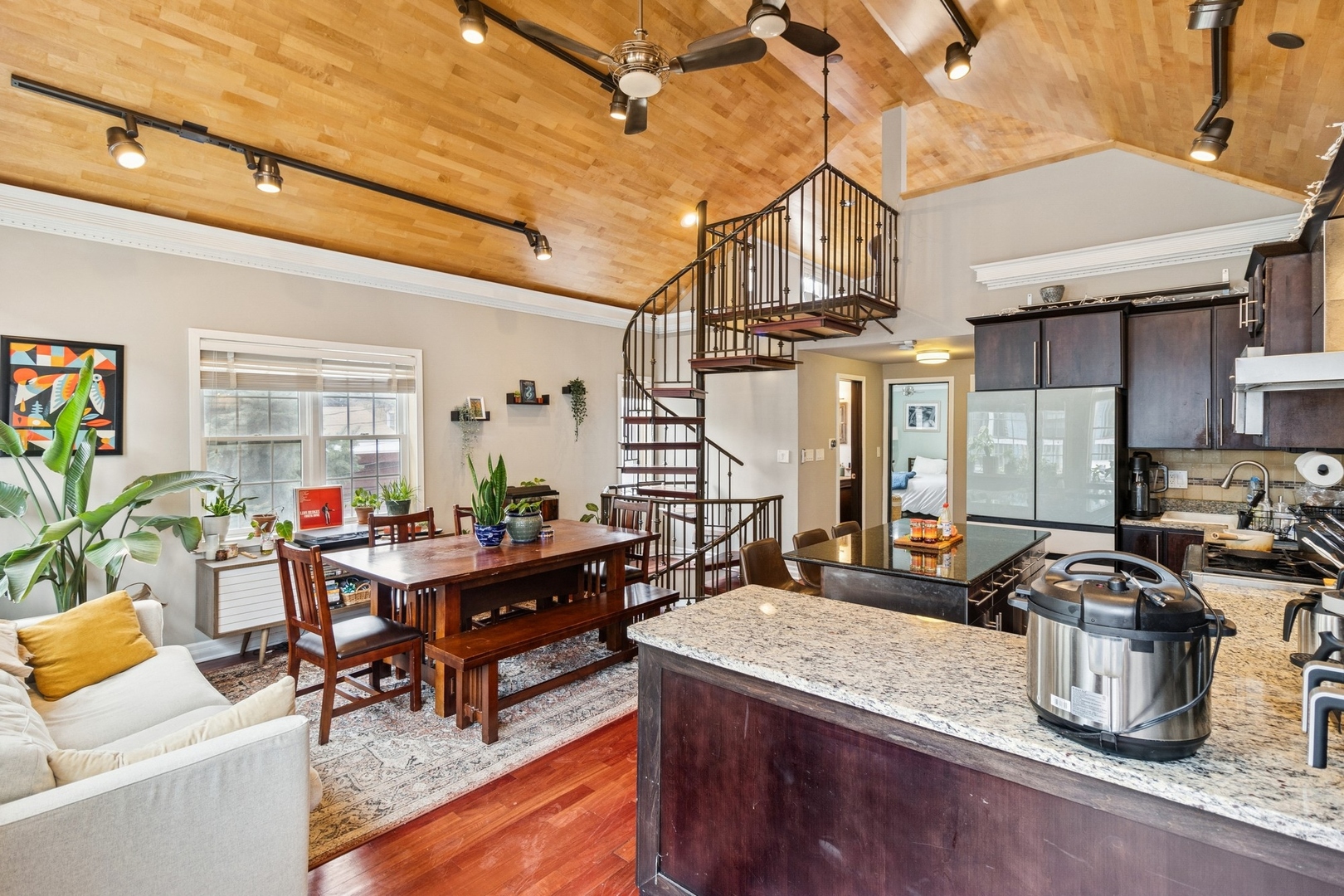 1532 N GREENVIEW Avenue