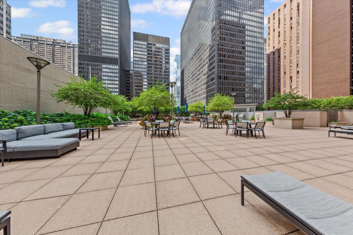 222 N Columbus Drive Unit: 1502