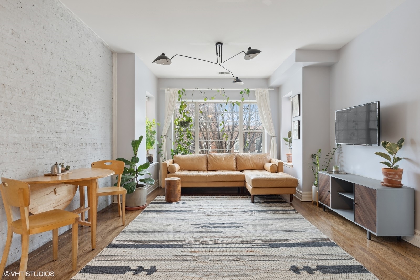2903 N Rockwell Street Unit: 2