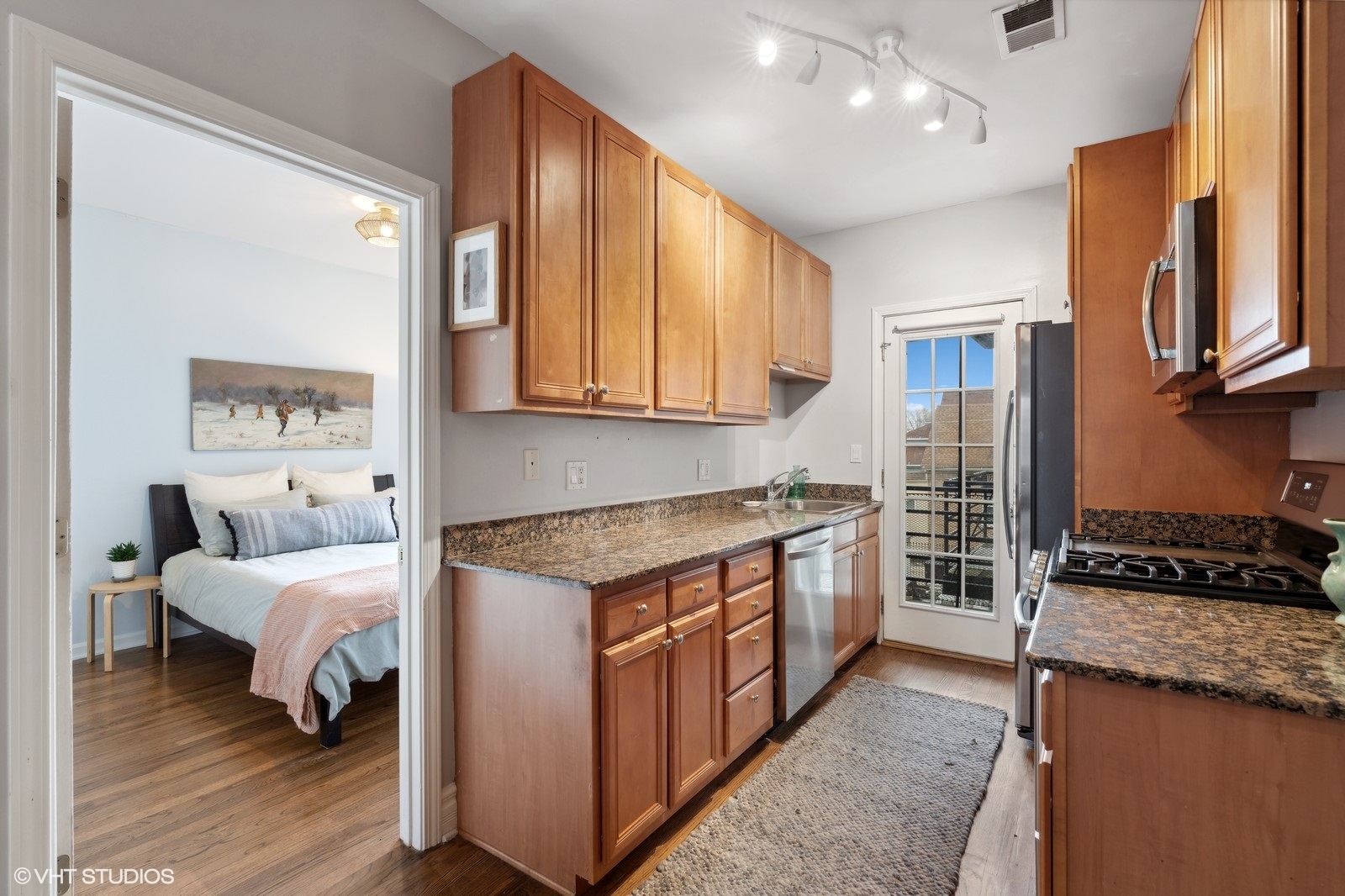 2903 N Rockwell Street Unit: 2