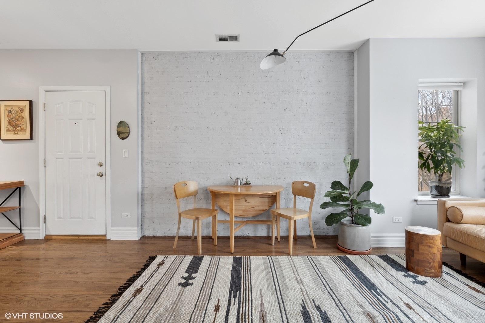 2903 N Rockwell Street Unit: 2
