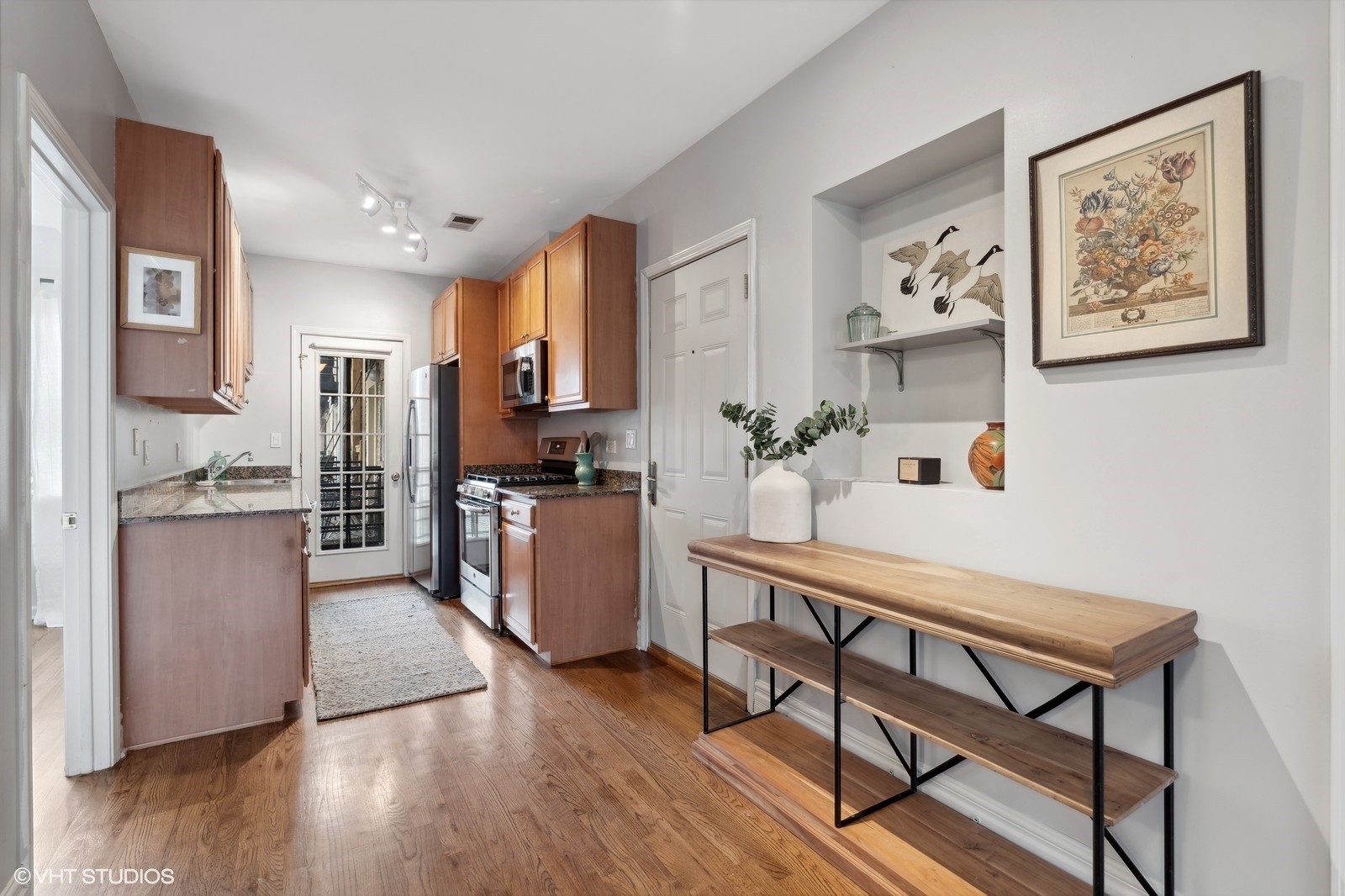 2903 N Rockwell Street Unit: 2