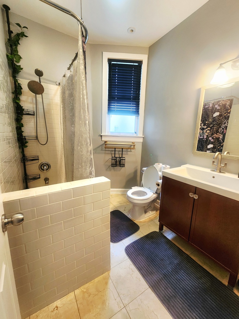 1714 W Leland Avenue Unit: 3B