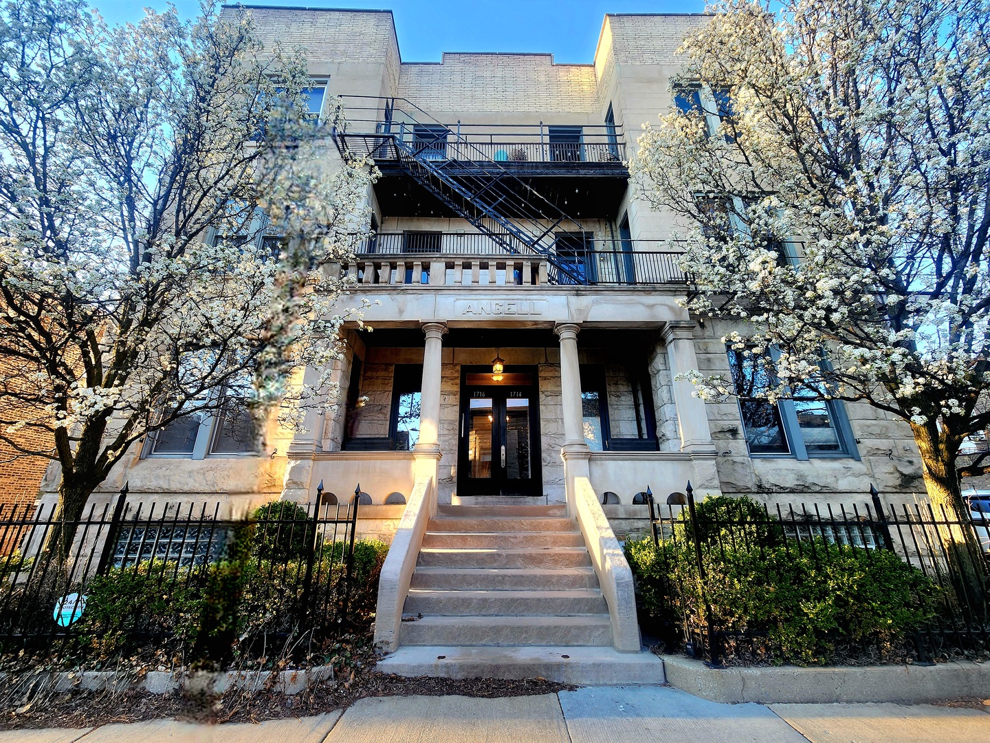 1714 W Leland Avenue Unit: 3B