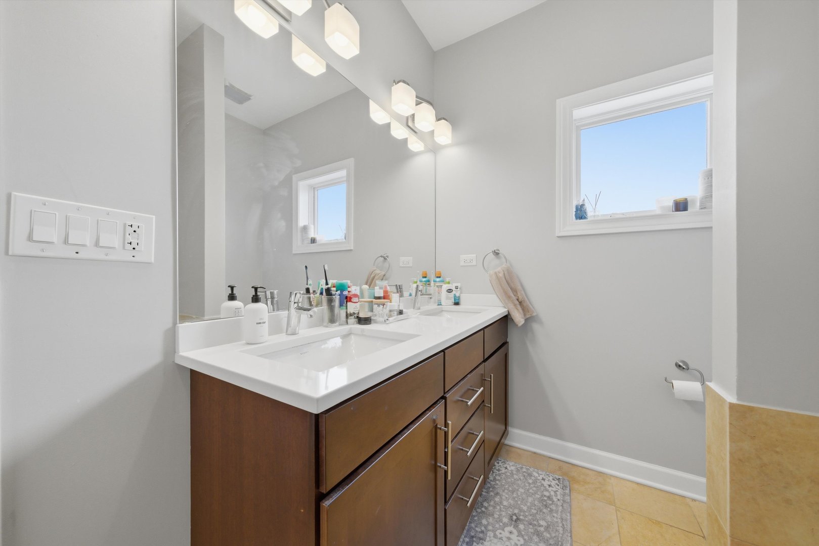 2114 W Rice Street Unit: 3
