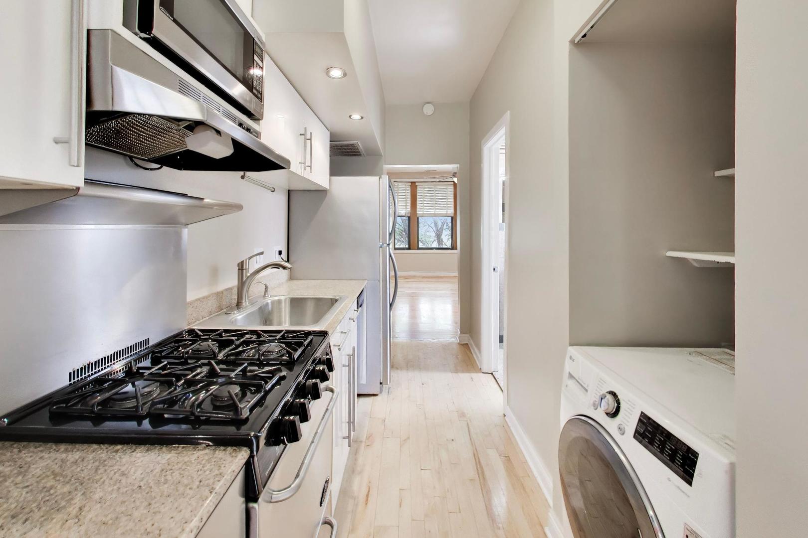 1532 N Greenview Avenue Unit: 2F