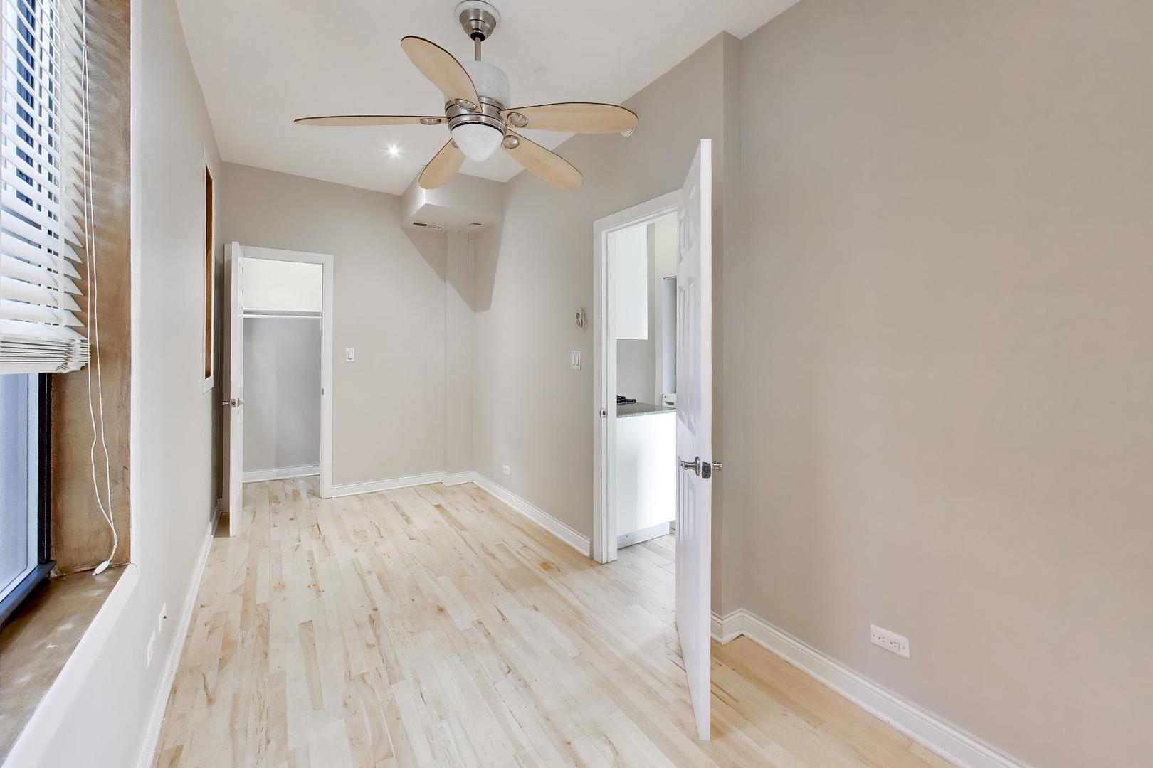 1532 N Greenview Avenue Unit: 2F