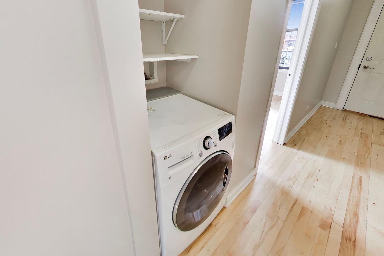 1532 N Greenview Avenue Unit: 2F
