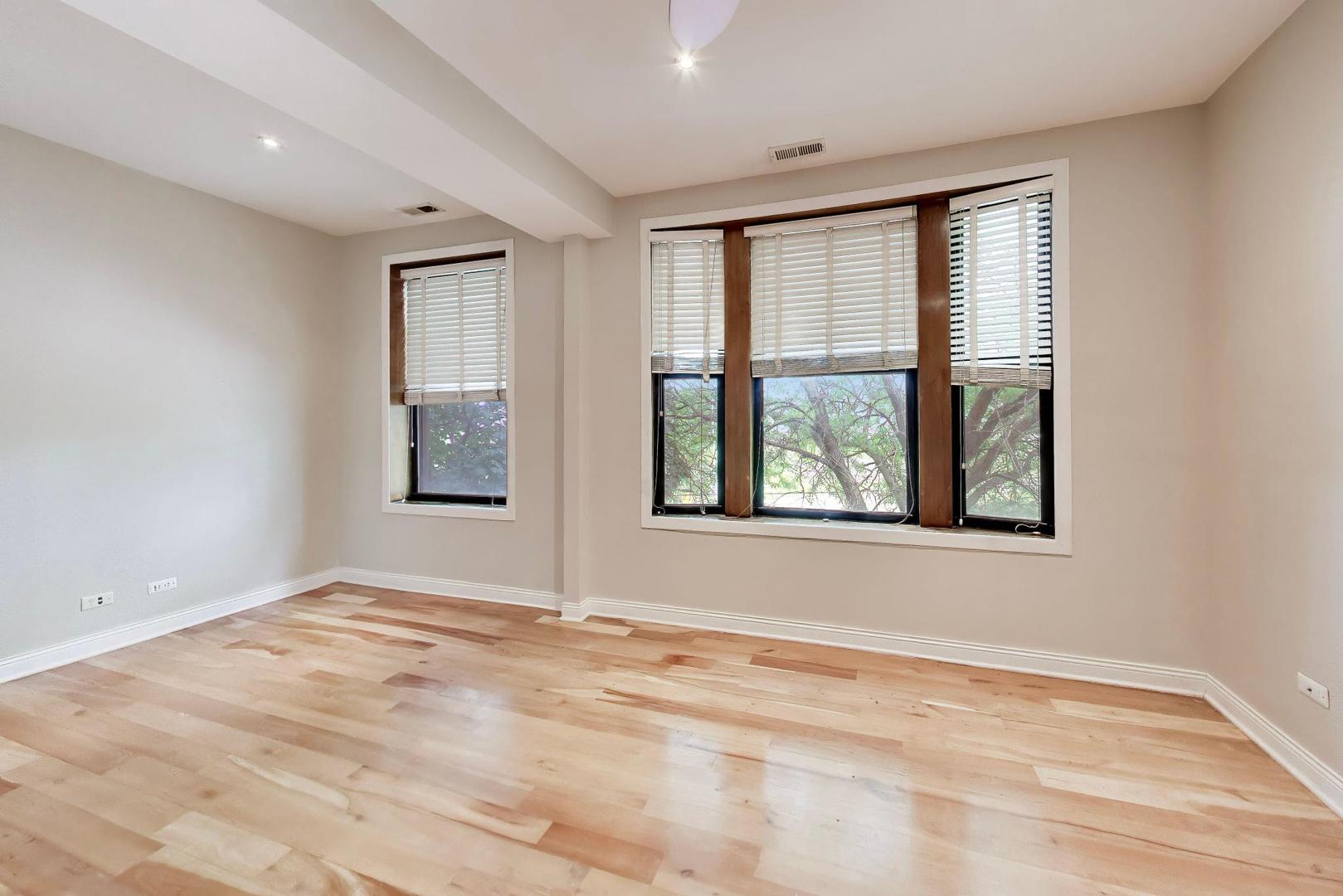 1532 N Greenview Avenue Unit: 2F