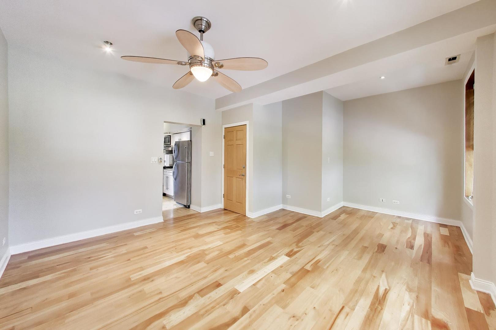 1532 N Greenview Avenue Unit: 2F