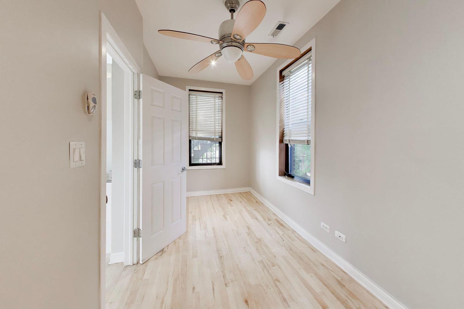 1532 N Greenview Avenue Unit: 2F