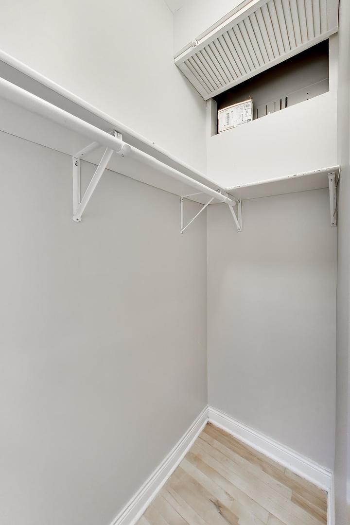 1532 N Greenview Avenue Unit: 2F