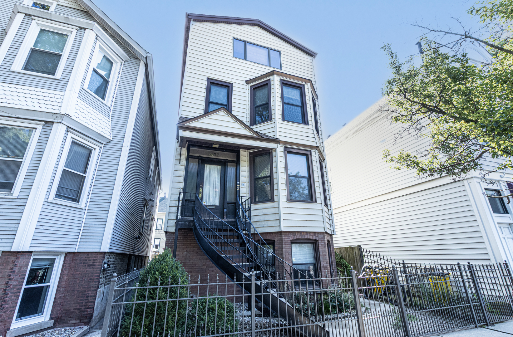 2837 N Southport Avenue Unit: 3