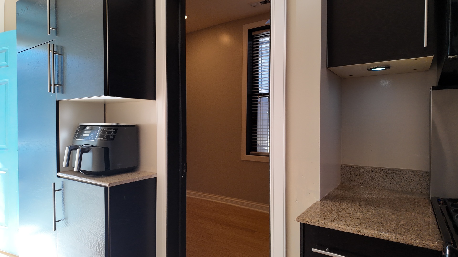 1532 N Greenview Avenue Unit: G