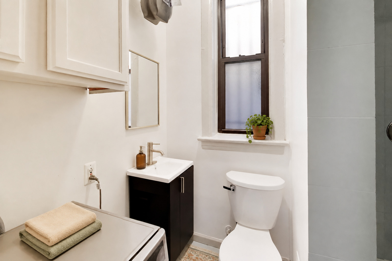 1532 N Greenview Avenue Unit: 1F