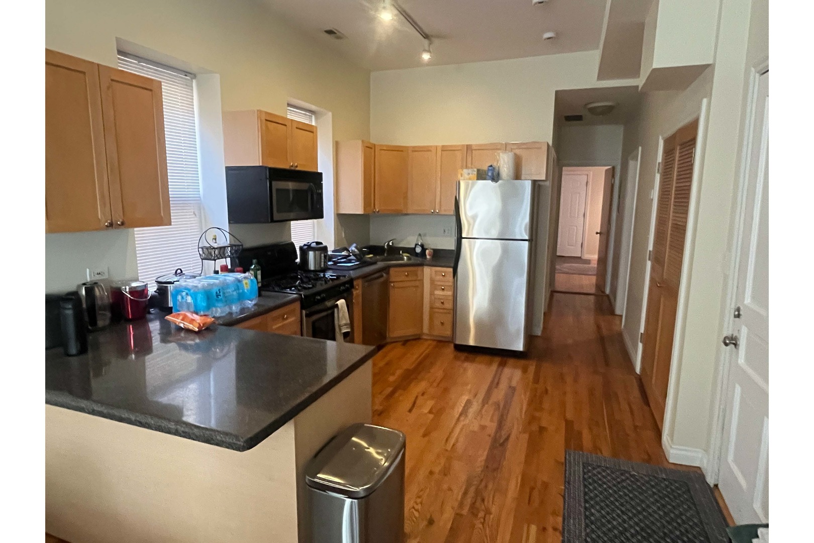 1934 N HOYNE Avenue Unit: 2