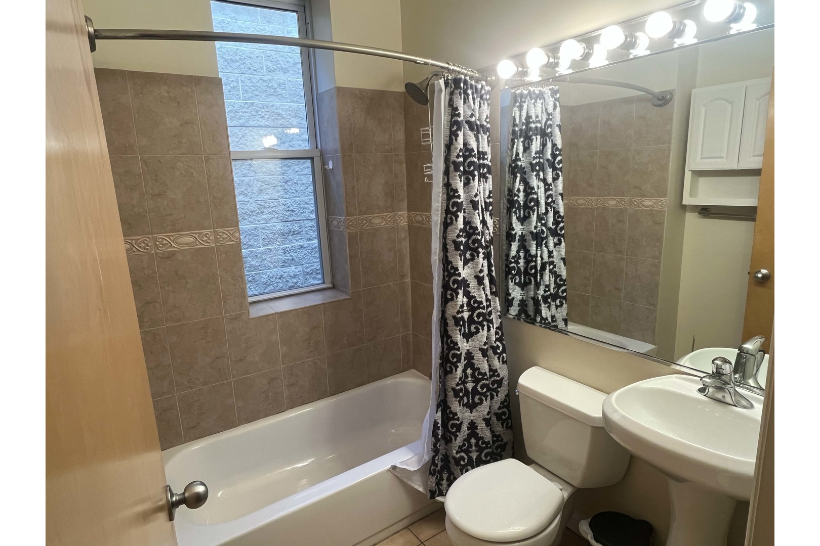 1934 N HOYNE Avenue Unit: 2