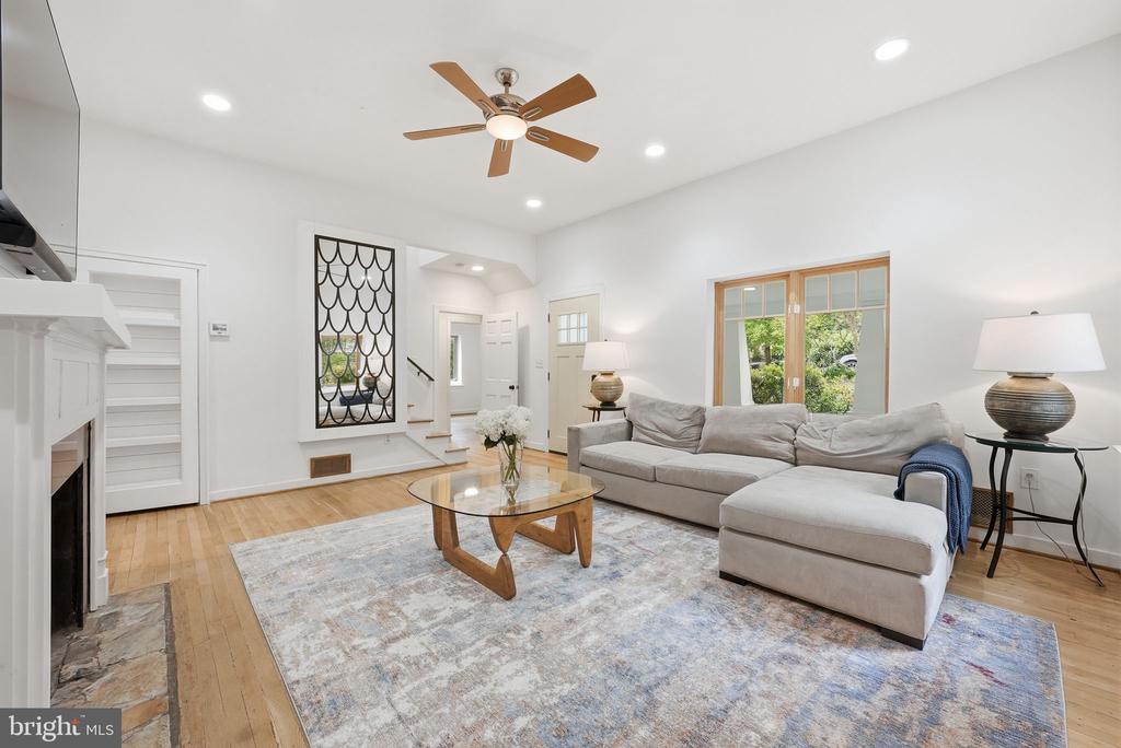 1312 ROBINSON PLACE